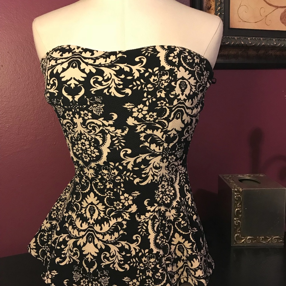 Beautiful sleeveless top.